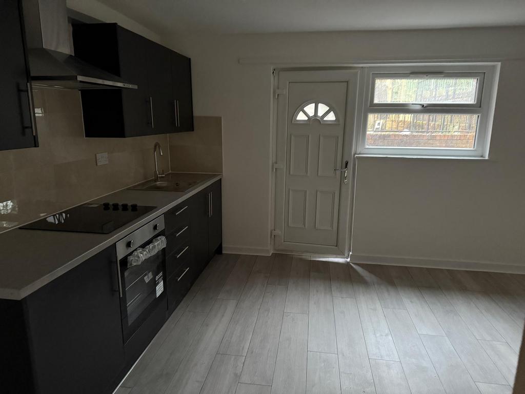 2 bedroom flat to let