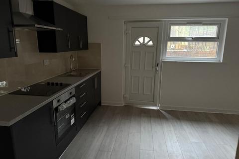 2 bedroom flat to rent - 4 Buckhurst Rd, M19
