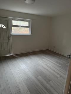 2 bedroom flat to rent, 4 Buckhurst Rd, M19