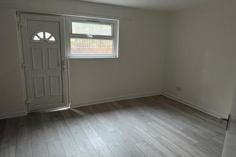 2 bedroom flat to rent, 4 Buckhurst Rd, M19