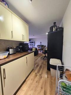 2 bedroom flat for sale, Westerham Avenue, Edmonton, N9