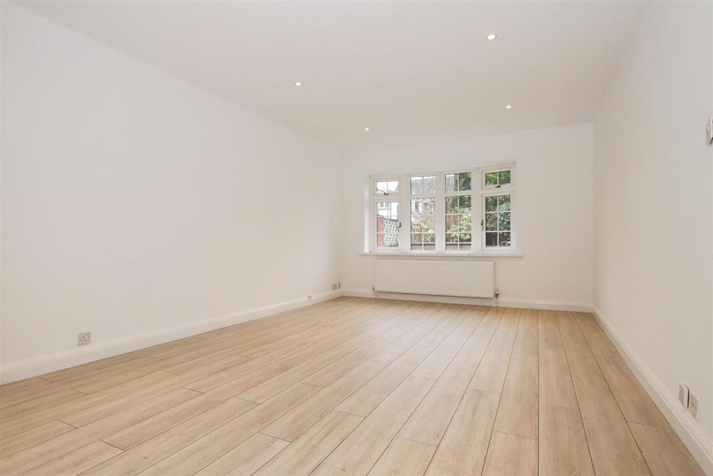 Open plan through lounge/dining room