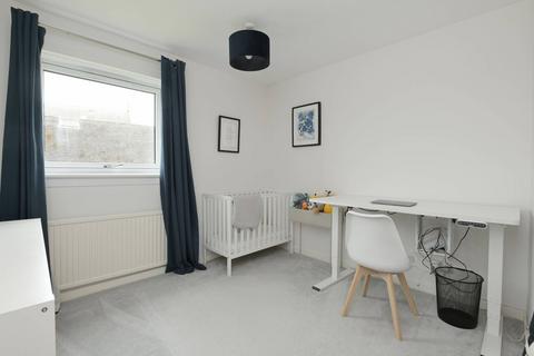 2/3 Clark Place, Edinburgh, EH5 3BQ