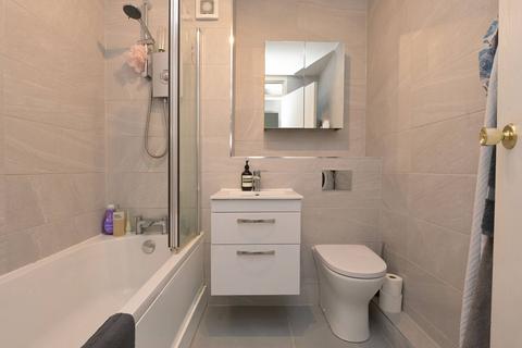 2/3 Clark Place, Edinburgh, EH5 3BQ