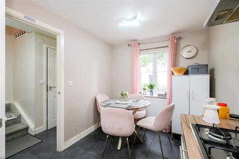 3 bedroom terraced house for sale, The Square, Loughton