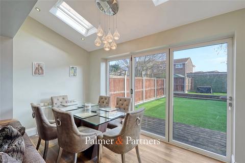 4 bedroom terraced house for sale, Lily Close, Essex CM1