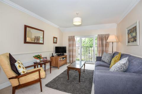 2 bedroom flat to rent, Ockham Road South, East Horsley