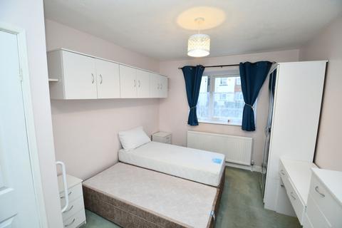 2 bedroom flat for sale, Canterbury Gardens, Reeves Court, M5