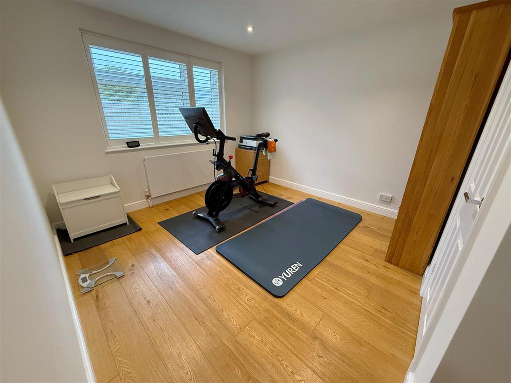 Bedroom / Gym