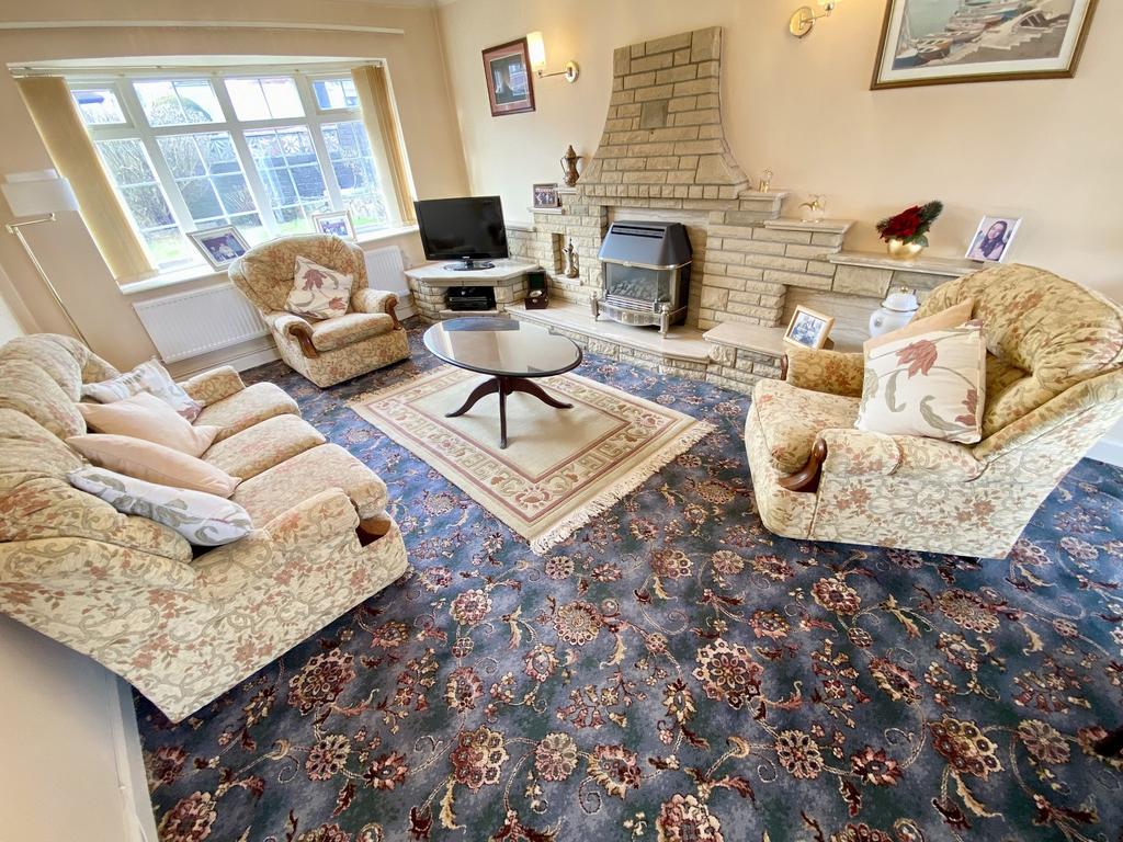 Lounge/Dining Room