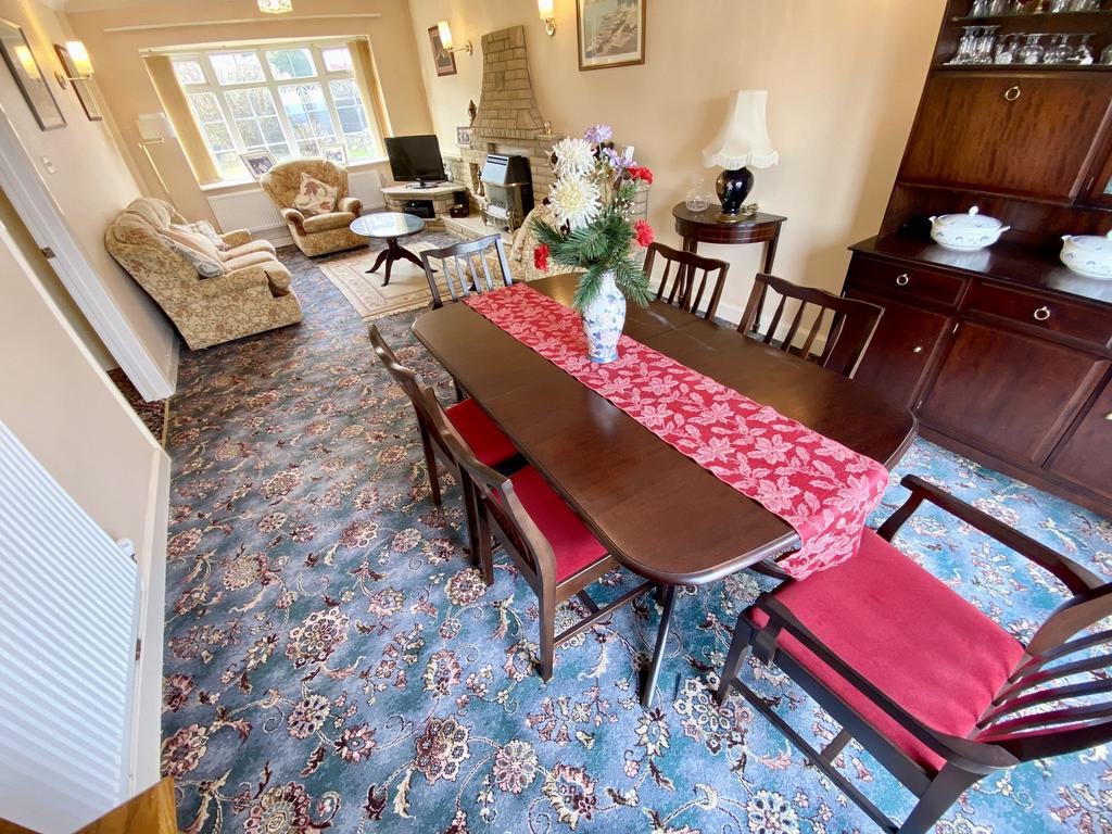 Lounge/Dining Room