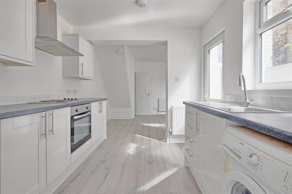 Kitchen 2.jpg