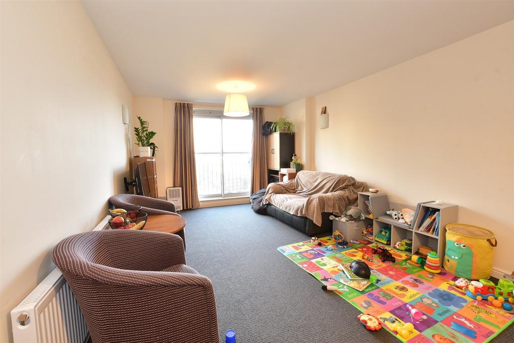 Lounge/Dining Area