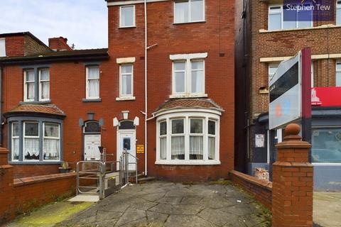 7 bedroom end of terrace house for sale