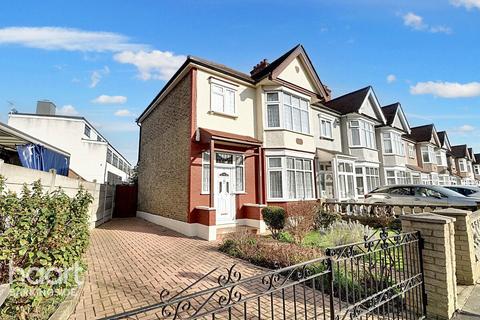 3 bedroom end of terrace house for sale, Westminster Gardens, Barkingside