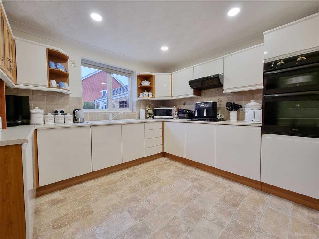 Dining Kitchen: