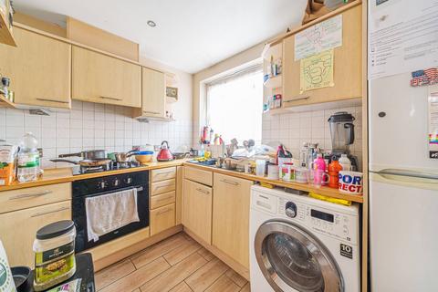 2 bedroom flat to rent, Sail Court, Tower Hamlets, London, E14