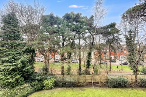 2 bedroom flat for sale, East Cliff