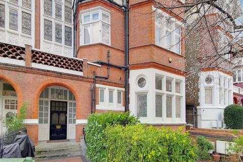 Studio to rent, Frognal, Hampstead, London, NW3