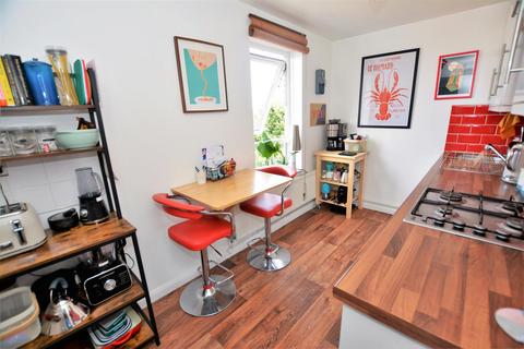 24 Singleton Close, London, SW17 9JY