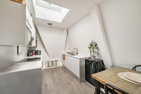 2 bedroom flat for sale, Villiers Road, Kingston upon Thames, Surrey, KT1