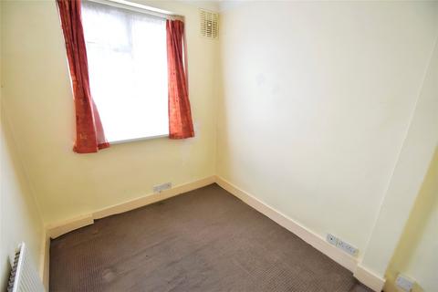 2 bedroom end of terrace house to rent, Mayswood Gardens, Dagenham, RM10