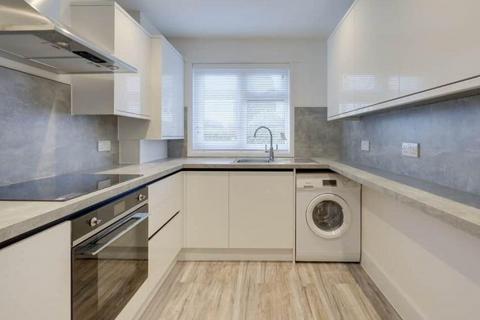 3 bedroom flat to rent, London, SE13