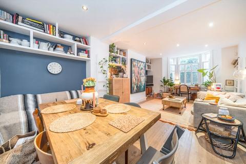 3 bedroom flat for sale, Amhurst Road, London N16