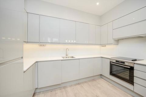 3 bedroom flat for sale, Salusbury Road, London NW6