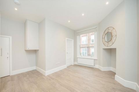 3 bedroom flat for sale, Salusbury Road, London NW6