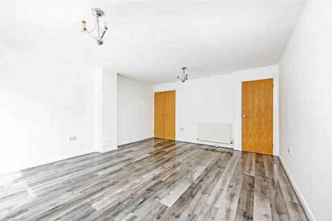 3 bedroom terraced house to rent, Elderberry Way, London