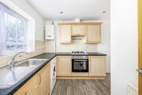 3 bedroom terraced house to rent, Elderberry Way, London