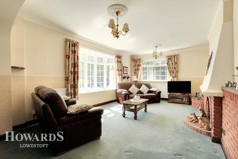 3 bedroom detached house for sale, Hall Lane, Lowestoft