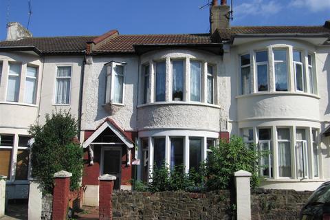 1 bedroom ground floor flat to rent, Beedell Avenue, Westcliff-On-Sea