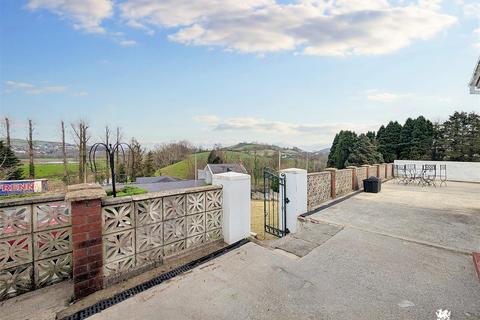 4 bedroom detached bungalow for sale, Penymorfa Lane, Carmarthen