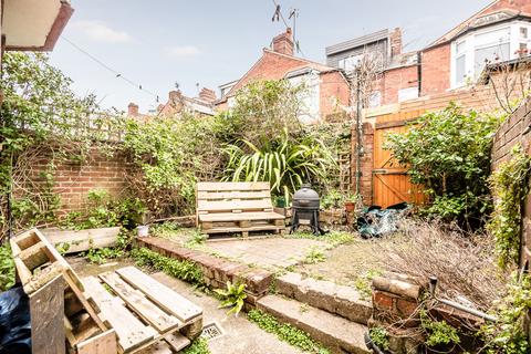 27 Cedars Road, Exeter, EX2 4NA