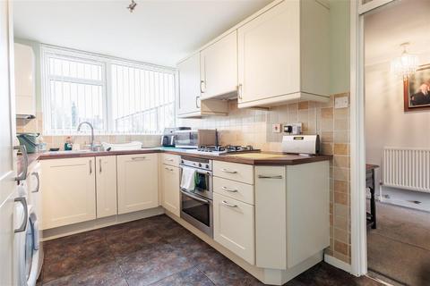 16 Highfield Green, Epping, CM16 5HB