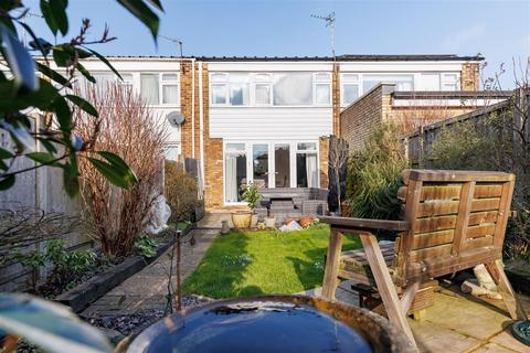 16 Highfield Green, Epping, CM16 5HB