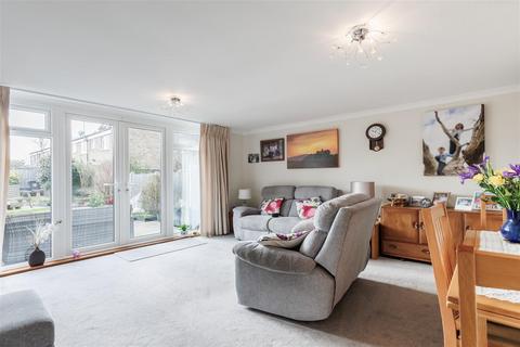 16 Highfield Green, Epping, CM16 5HB