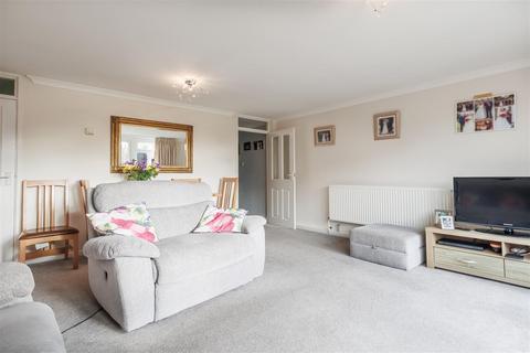 16 Highfield Green, Epping, CM16 5HB