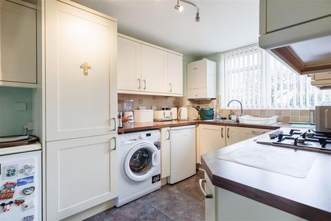16 Highfield Green, Epping, CM16 5HB