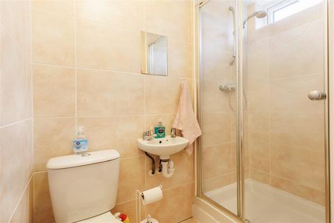 16 Highfield Green, Epping, CM16 5HB
