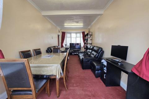 3 bedroom terraced house for sale, Hart Grove, Southall, Greater London, UB1