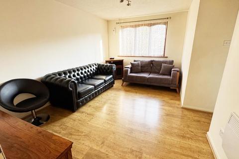 1 bedroom flat to rent, Gartons Close, Ponders End, EN3