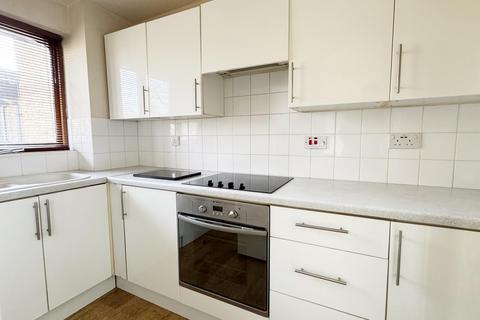 1 bedroom flat to rent, Gartons Close, Ponders End, EN3