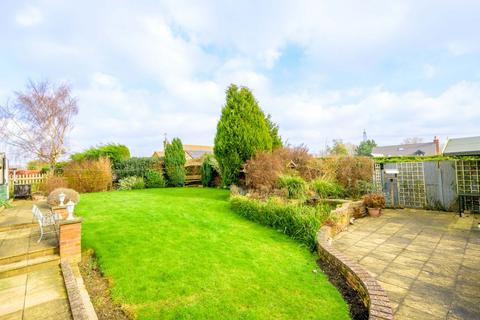 2 bedroom detached bungalow for sale, High Road, Grantham NG32