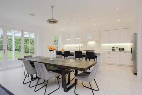 6 bedroom detached house to rent, The Fairway, Weybridge, KT13