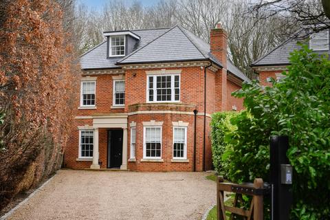 6 bedroom detached house to rent, The Fairway, Weybridge, KT13