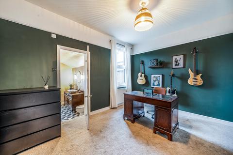 33 West Street, Carshalton, SM5 2PT