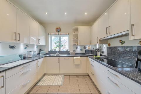 4 The Callanders, Bushey Heath, Bushey, WD23 1PU